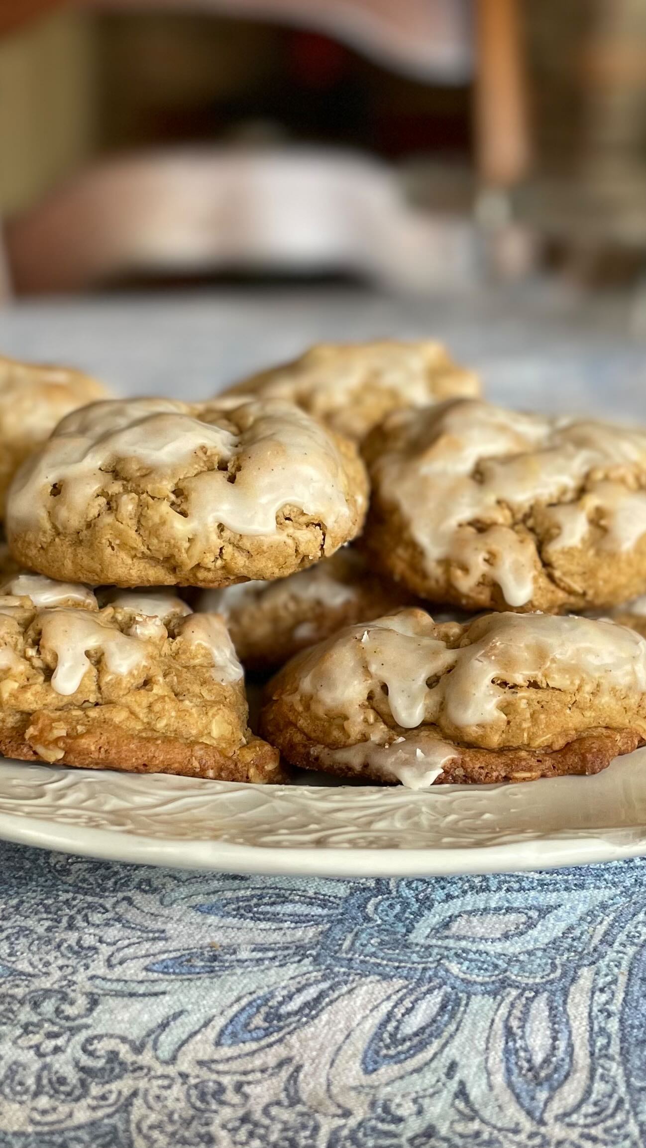 These are the definition of addictive 😍 the slight kick from the spice, the soft, chewy texture - just warning, you will NOT be able to eat JUST ONE 😋
Order @ thecozybeebakery.com - link in bio
#Homemade #homemadecookies #oatmealcookies #delicious #homemadesweets #homebakery #homebakeryshop