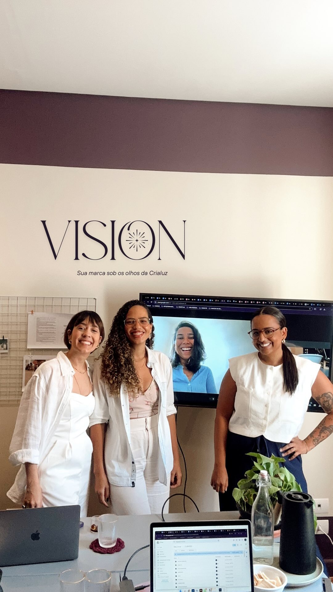 Tomar decisões conscientes sobre o futuro da sua marca através de uma consultoria profunda, intensa e prática, acompanhada das especialistas de branding da Crialuz - é isso que a Vision proporciona ✨
Recebemos a Jessica e a Lay (on-line) para um aprofundamento nos desafios do reposicionamento da Brio Contabilidade digital e o resultado foi transformador! Acesse do destaque VISION para saber mais como foi essa experiência!
Agenda de setembro aberta para este serviço, entre em contato e saiba mais.