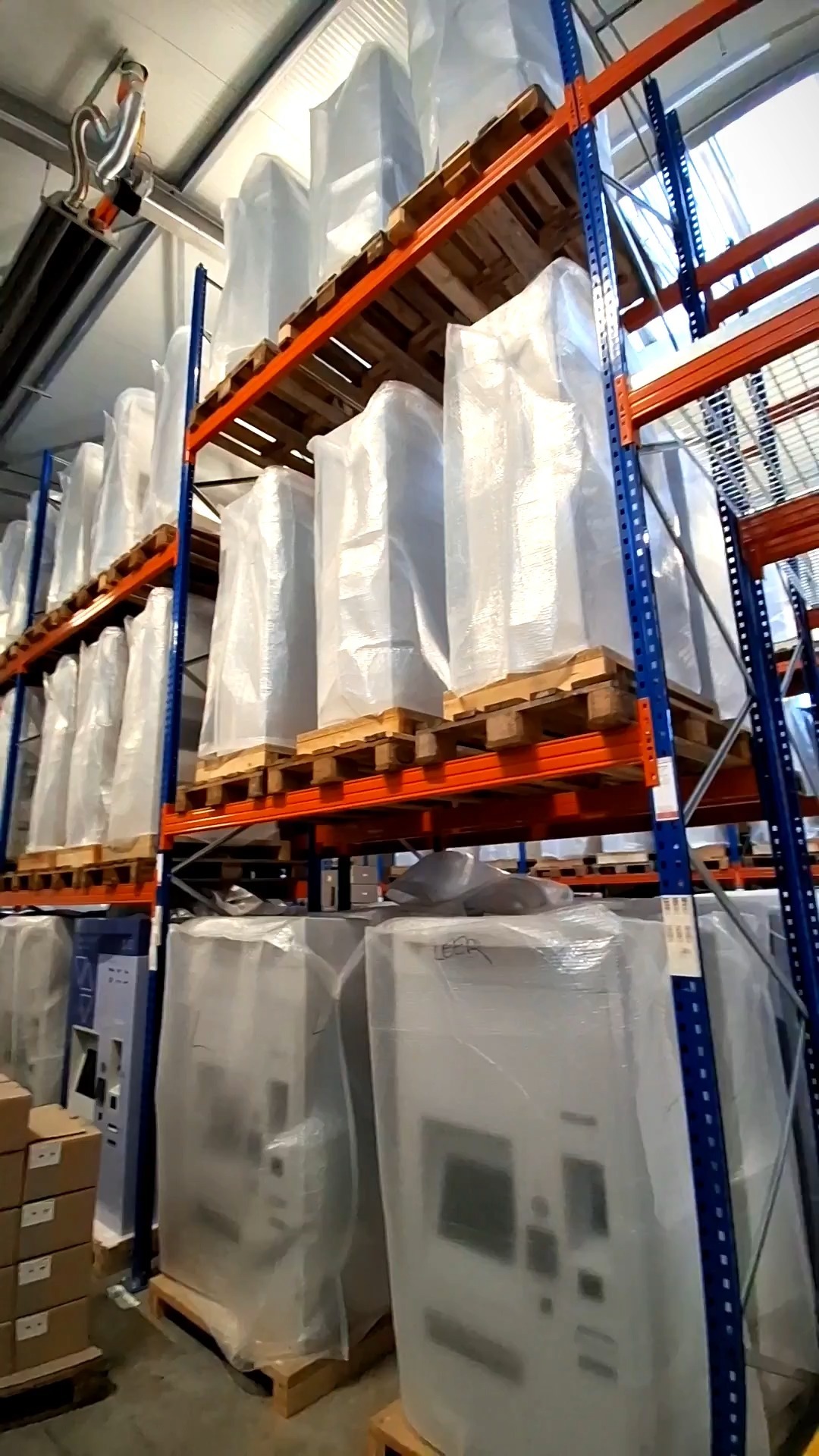 Keine Chance für Schmierfinken!
Wir haben ne ganze Reihe Ticketautomaten aufgehübscht – mit hochwertiger Digitaldruckfolie und ner ordentlichen Schicht Anti-Graffiti-Laminat obendrauf.
🧽 Schmierereien? Keine Chance!
💥 Wetterfest, kratzfest, vandalensicher – und dabei richtig schick.
Du brauchst auch frischen Look für Automaten, Schilder oder andere Flächen? Dann meld dich bei uns!
Werbetechnik aus Chemnitz – sauber gelöst.
#werbetechnik #folierung #digitaldruck #automatonmakeover #antigraffiti #chemnitz #beklebung #sichtbarkeit #PrintXXL