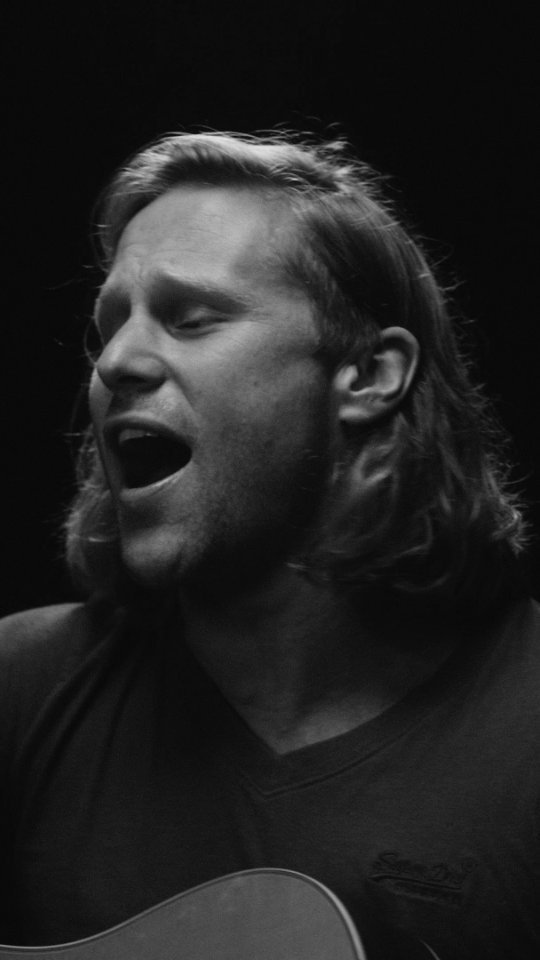 80s Acoustic Cover 🎶🎙🎸
Holding Out For A Hero by @bonnietylerofficial
Music written by @jimsteinman and @deanpitchford
Mixed & Mastered by @jonatee
Music video by @gangoluege
Special thanks to @jonatee & @brainstormmusicmarketing
Recorded with a Neumann TLM 102 microphone & Walden Guitars @waldenguitars @walden.guitars.europe
Upcoming Gigs Solo:
03.08 Chapella Openair GR @chapellaopenair
14.09 Huis am See Hergiswil NW @huisamsee
Upcoming Gigs w/ The Dudes
31.07 Seenachtsfest Lungern OW
02.08 @brienzerseerockfestival BE
#80s
#80sdisco
#holdingoutforahero
#bonnietyler
#ineedahero
#vocalsandguitar
#acousticguitar
#gminor
#acousticrock
#singer
#welsh