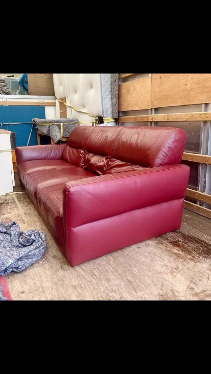 HOSPICE COLLECTION DAY! 🚛💚
Why not pop down to the Hospice on the Tunbridge Wells industrial estate to see what we’ve bought in today!
@hospiceintheweald
#wellstransport #removals #movinghome #removalcompany #houseclearance #deliveries #collections #manandvan #courier #storage #kent #eastsussex #tunbridgewells #welovetunbridgewells #tunbridgewellsbusiness #wadhurst #lamberhurst #bellsyewgreen #etchingham #stonegate #ticehurst #groombridge #fiveashes #langtongreen #rusthall #mayfield #southborough #highbrooms #tonbridge #sevenoaks