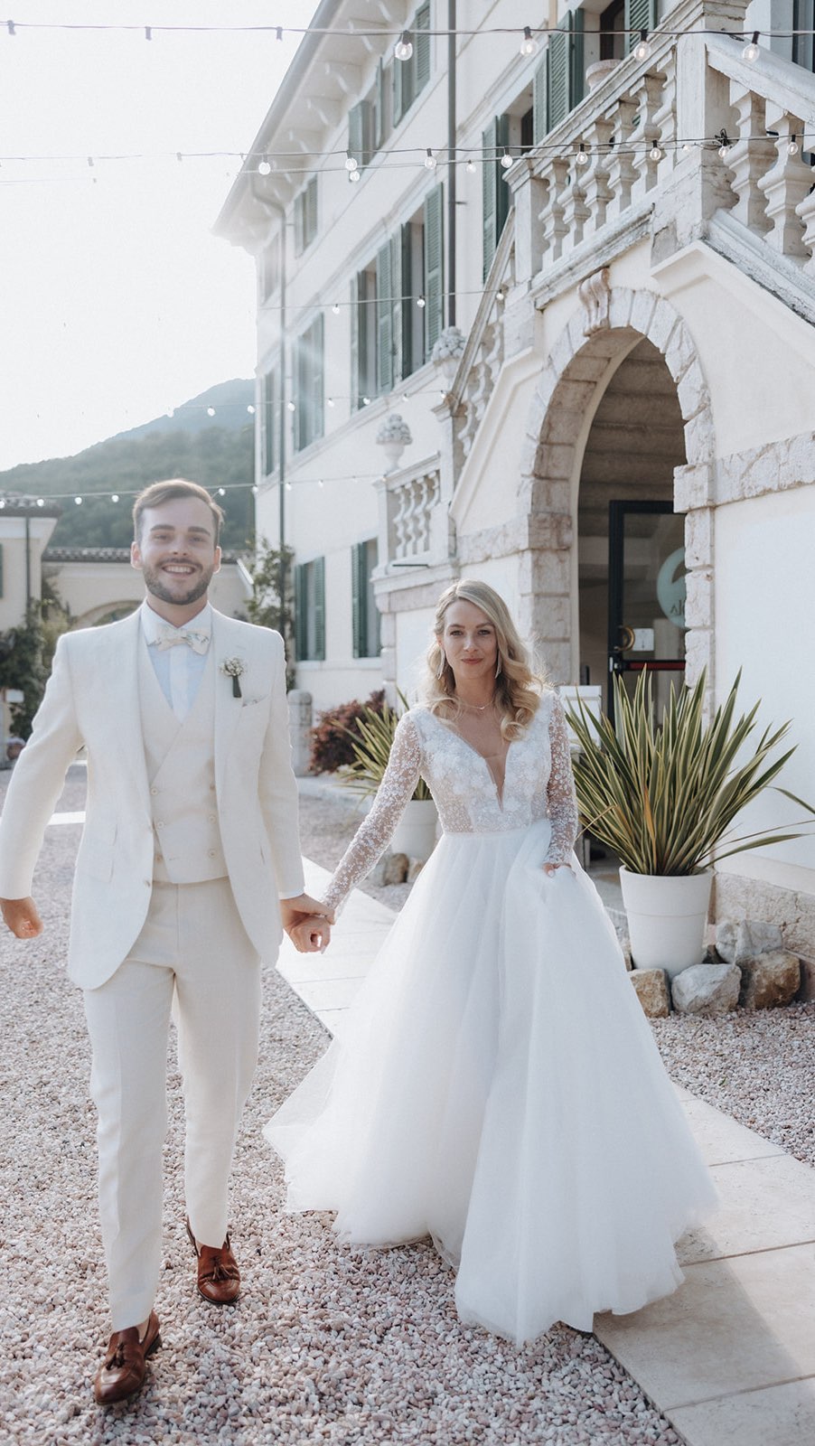 🇮🇹 Italy captures your heart,
making it beat faster with love.#iralywedding #italyweddingphotographer