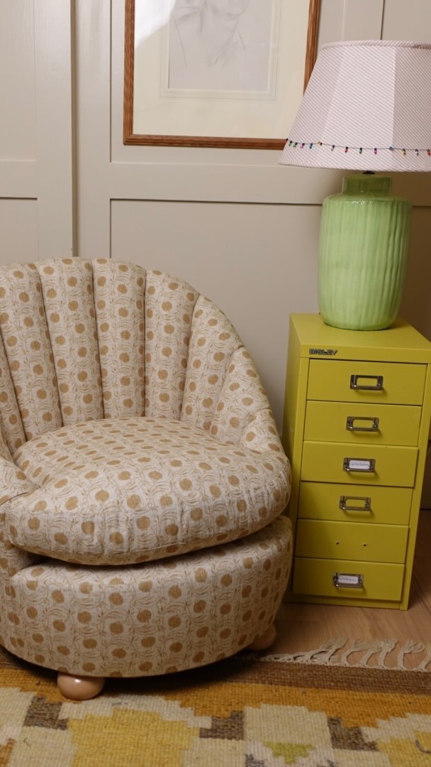 A complete reinvention of a small chair standing by a dustbin. Natural fibre build up meticulously executed by @white.bespoke, Sonia I love your work! #upholstery #traditionalupholstery #naturalfibres #sustainabledesign #sustainableliving #craft #madeinengland #sustainablefurniture