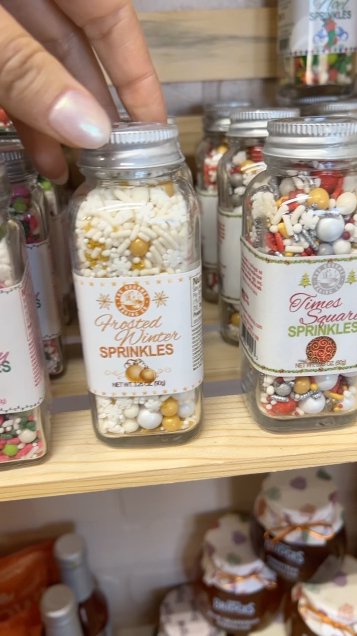 New items have just arrived at the shop!! Come check this! 🤩 This is just a sneak peek! More to come!
Did you know you can order online and pick up in shop! Check out the link in our bio! 👆🏼
#newitems #gourmethotchocolate #naturallydyed #rimdippers #peppercreekfarms #paysonaz #paysonazbakery #kendras_country_bakery