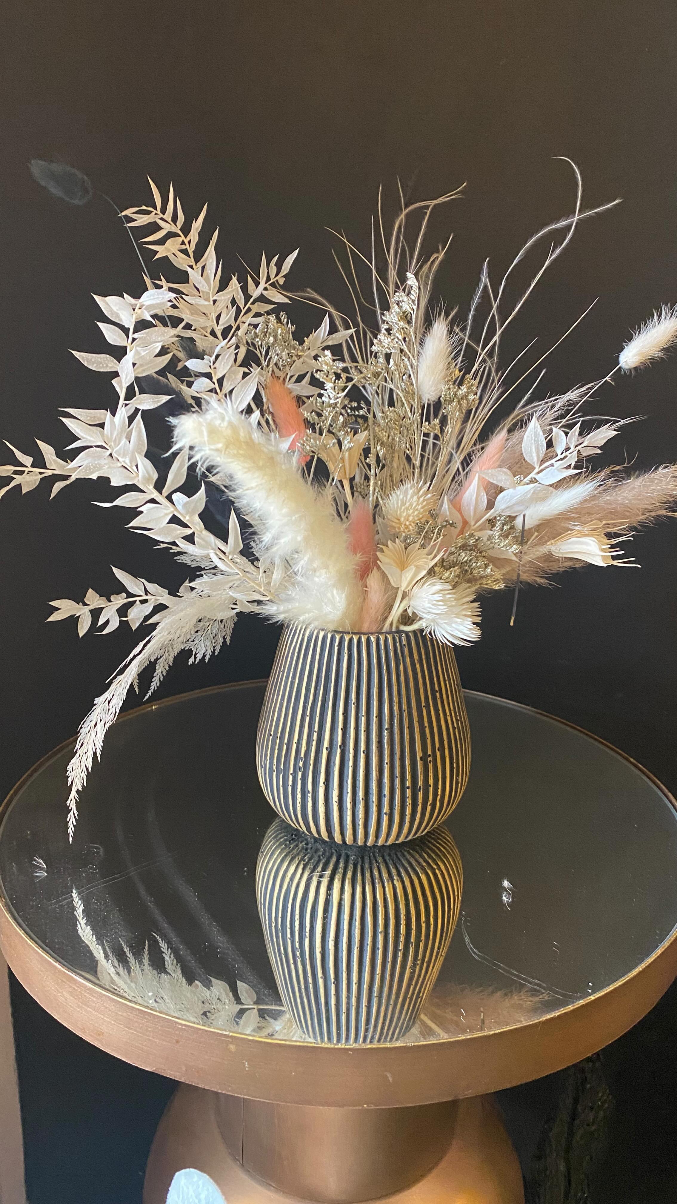 Some behind the scenes as Cass and I played with dried flowers to create the look for a 50th birthday event coming up this summer… I love working with Cass @immortalbotanica and working with local suppliers means that it’s so easy to nip to their studios and work up ideas live! Looking forward to seeing this one come together
#50thbirthdayparty #eventplannertwickenham #eventplanning #localbusiness #partyinspo #birthdayinspo #milestonebirthday #partyplanner #partyexpert #twickenham #teddington #richmonduponthames