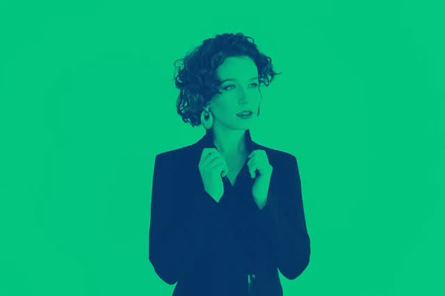 ✨DEBUT✨
This weekend, I’m beyond excited to make my role and house debut as Iris, immortal mischief maker and spiller of piping hot 🍵, in Handel’s Semele at @theatlantaopera!
I’ve totally fallen for this opera—its dark humor and razor-sharp satire on vanity, power trips, and ego hit SO hard, even today. Just another mind-blowing reminder that something composed nearly 300 years ago can still feel like it was written yesterday. Plus the music is absolutely divine!
Grateful, exhilarated, and ready to throw some side eye all over the stage… come join us in our operatic Marvel Universe!
📸 @shervinfoto
👗 @everydayfay
#Handel #Semele #OperaDebut #BaroqueDrama #OperaLife #DarkHumor #IrisHenceAway #IrisTakesFlight #WomenInOpera #soprano #operasingersofinstagram #classicalmusic #classicalsinging #singing #Theater