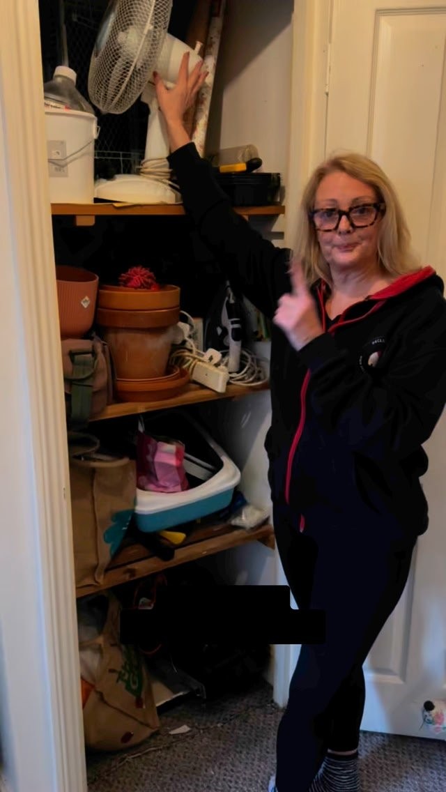 Clutter pockets! We all have them, under the stairs, hallway cupboards, those dreaded drawers of doom! The areas that just seem to generate stuff. Most of the time it is things that simply need to go back to their original home. However a good clear out, storage and system will help you keep in control of that clutter 🚪
#declutterme #decluttering #organisemylife #clutter #organisation #organise #storage #reset