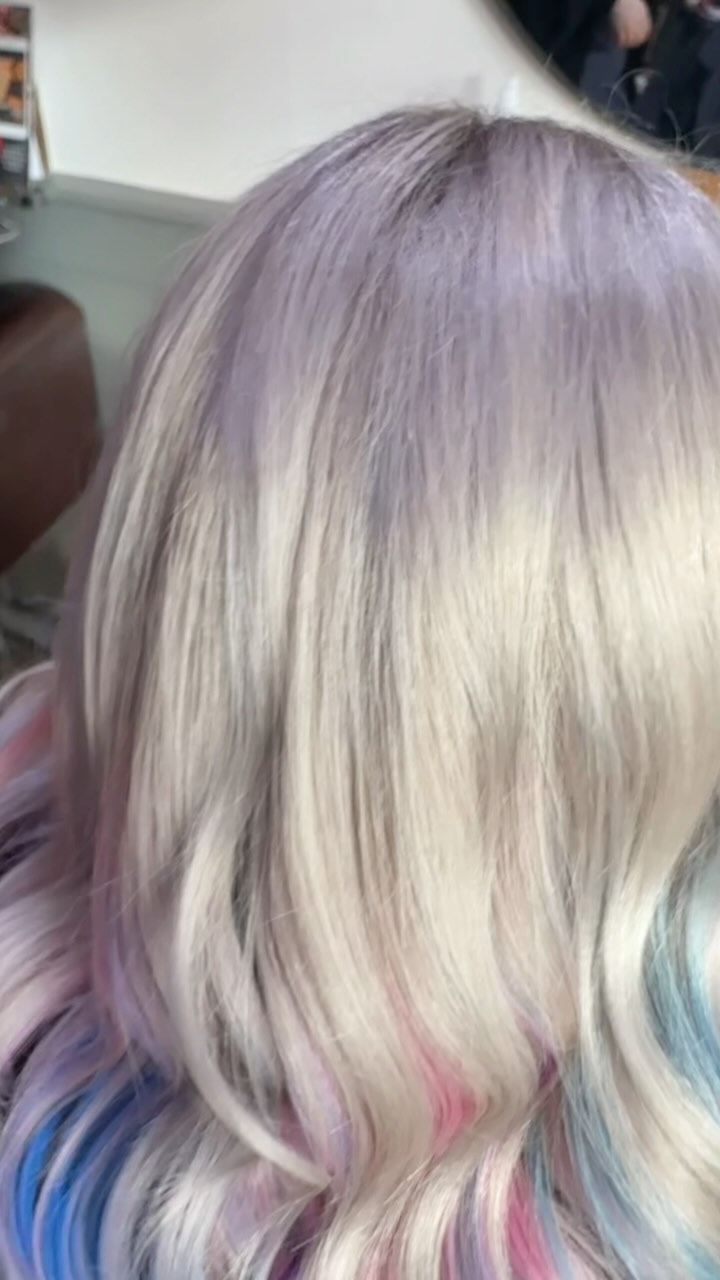 All for the pastels! Embrace the stunningly pearlescent shades that shimmer with soft, beautiful hues. It’s all about that ethereal glow #pastelperfection #pearlescentbeauty #tone #stunningbab #love #happy #birminghamsalon #kingsnorton #wella @wellahairuki @wellaprofessionalsuki @wellaeducation
