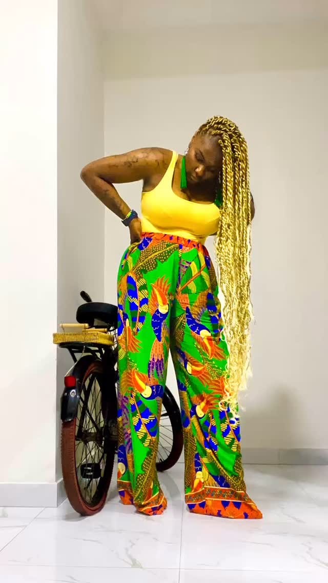 Is it true that blondes 👱🏾♀️have the most fun? Hmmmm… 🤔🤷🏾♀️ we are not sure BUT contact us TODAY for our great quality super long braiding hair. Fast Delivery 🛵💨 all over #Dakarsenegal #senegal #Gambia