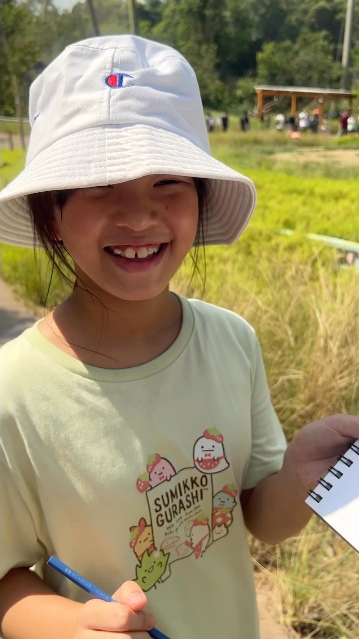 All ready to let your children’s June/ July holiday take flight?! Join us in our latest edition of Adventures with Nature as we head to Bird Paradise!
#funwithnature #artadventureswithnature #sgparents #birdparadise #birdparadisesg #outdoorart #juneholidayprogrammes #juneholidays #coloursinnature #outdoorsketching #kidsartclasssg #artstudiosg #artwonderlandsg #mumsg #sgparents #funinthesun #artinnature #natureandart #artcamp #holidayartcampsforkids