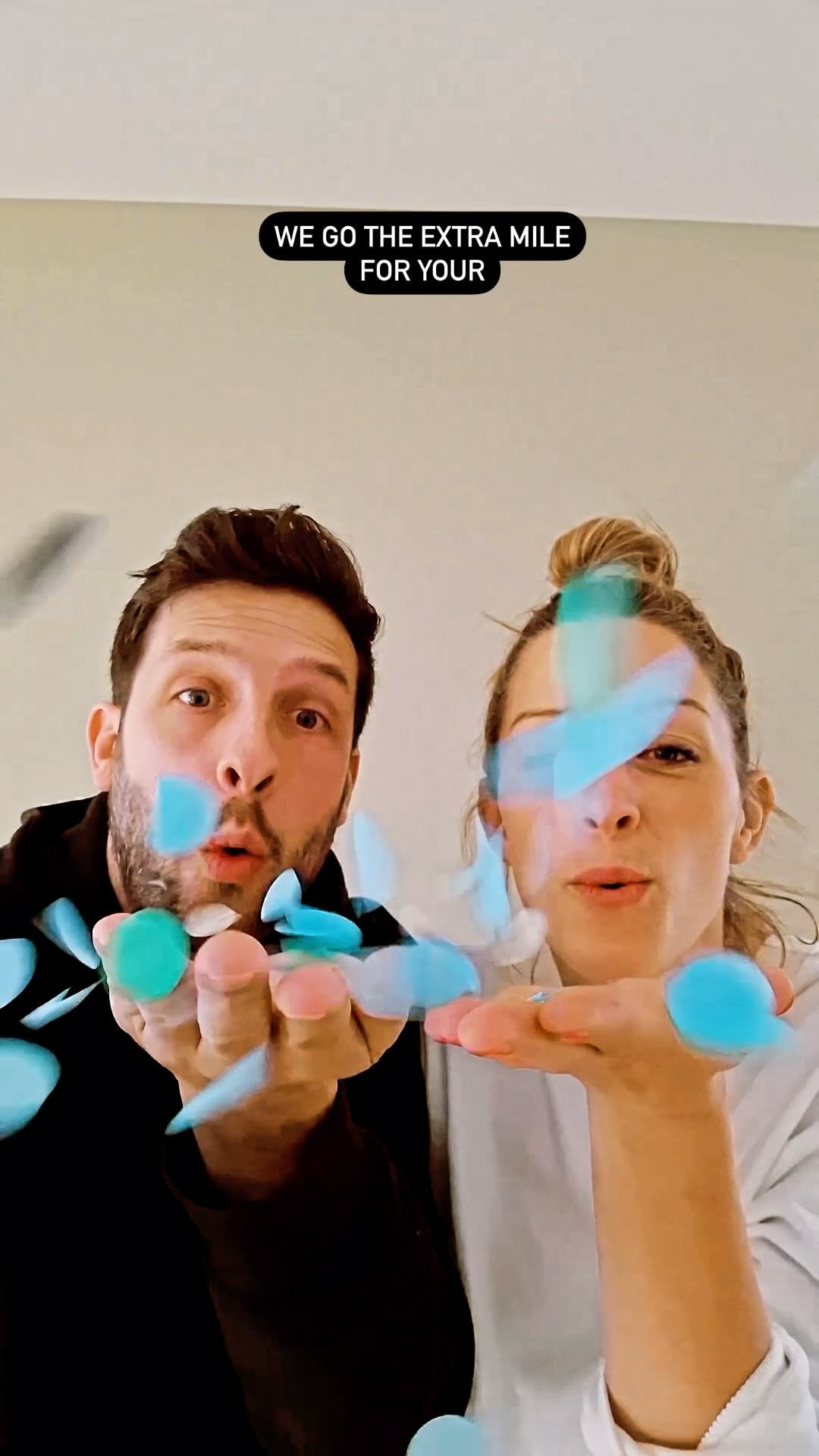 Auch wir haben nicht jeden Tag Konfetti in den Hosentaschen, denn Projekte bedeutet natürlich auch ständige Buchhaltung, schwierige Gespräche und Pillepalle-Aufgaben.
Aber mit anhaltender Neugier und Inspiration machen wir uns (fast immer) ein Fest aus unseren Kooperationen und Projekten! Die Extrameile ist dann ein Genuss — und stärkt unsere Kundenbeziehungen, die widerum viel Wertschätzung ins System schleust. #liebenwir
Danke für die Chancen – auf zur nächsten Meile! 🚀
#Inspiration #Kreativität #Motivation