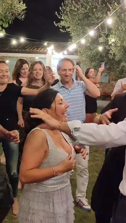 Splendida serata per il compleanno di Francesca!!!!
con
FOOD TRUCK:
@4kitchen.quattroruoteunacucina , @ristorante_della_rosa_
LOCATION:
@audacesresort
MUSICA:
@mr_hank_dj
VIDEO ED IMMAGINI:
@paci.lorenzo