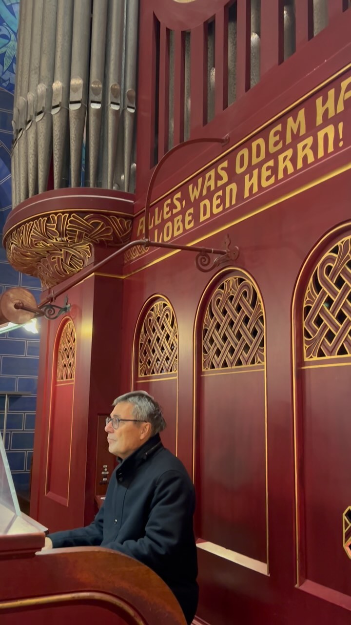 Ton an, da brau(s)t sich was zusammen! 📈📢
Mit @carl_ruetti an der Paulusorgel – seid gespannt, mehr in Bälde… #ODEM #2026
.
.
.
#kulturkirche #pauluskirche #carlrütti #carlruetti #zug #orgel #paulusorgel #organ #newmusic #neuemusik #pedal #manual #pipeorgan #pipe #letsgetloud #soundon #spoton #basel #switzerland