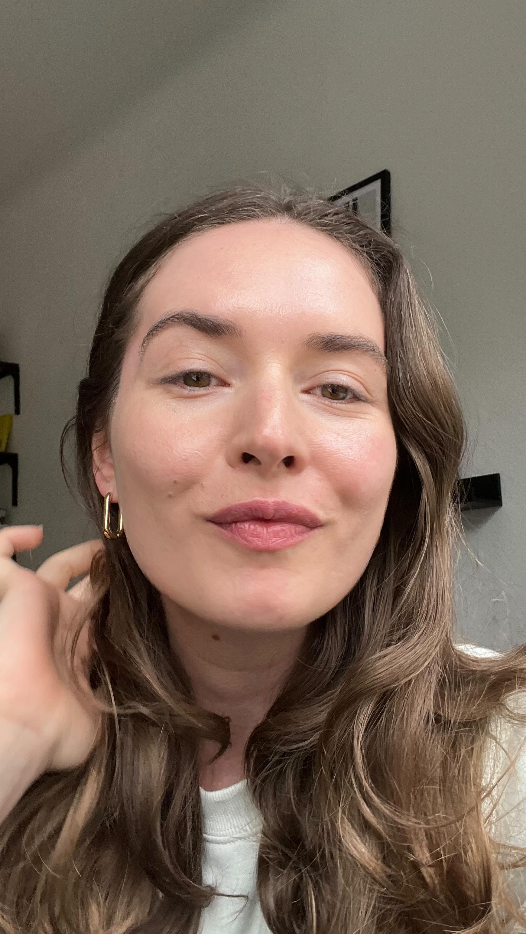 Hier ist mein kleines Morgenritual (findet manchmal auch erst mittags statt) 😴 Heute mit schlafendem Baby auf dem Rücken. Mein Beitrag in unserer Selfcare-Themenwoche.
Ganz viel Spaß beim Anschauen! 💆♀️
Klopfakupressur basiert auf der Idee, dass negative Emotionen durch Klopfen bestimmter Akupunkturpunkte gelöst werden können. Diese Technik kombiniert Elemente aus der traditionellen chinesischen Medizin mit modernen psychologischen Ansätzen, um emotionale Belastungen zu lindern und das Wohlbefinden zu fördern.
#Themenwoche #SelfcareWeek #Selbstfürsorge #Selfcare #Entspannung #Ruhe #Wellness #Gesundheit #Achtsamkeit #Balance #Gesundheitsritual #Mindfulness #KörperundGeist #EmotionaleFreiheit #Klopfakupressur #AlternativeTherapie #Wohlbefinden #Stressabbau #Selbstheilung #Psychologie #Akupressur #Entspannungstechnik