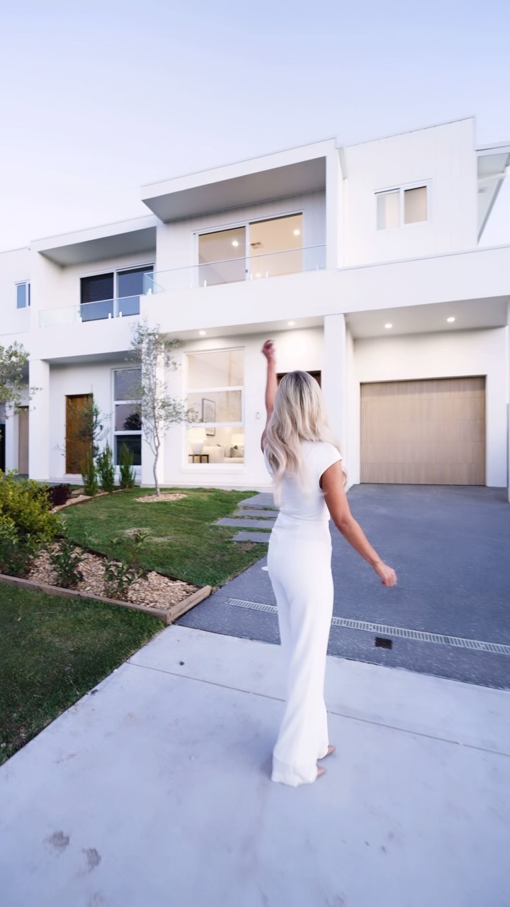 Snippets of one of our latest…. 16b Fitzpatrick Crescent 📷
.
.
.
.
.
.
.
.
.
.
.
.
#interiordesign #homedecor #housetour#realestate #homesweethome #house #forsale #realtor #housegoals #instalisting #construction #openhomes #realestatestyle1 #realestateagent #property #luxuryhomes #sydneyrealestateagent #sydneyrealestate #sydneyrealestateagents #forsale #realtors #realestatelife #trending #fyp