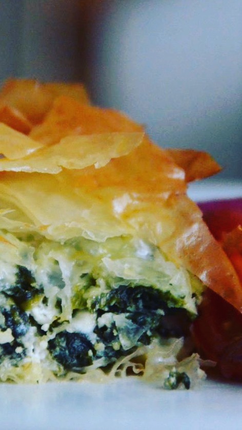 SPINACH AND FETA FILO PIE #whenincalabria #filopastry #spinach #feta #tropeaonions #cipolladitropea #cipollarossaditropea #summervibes #tomatoes #vegetarian