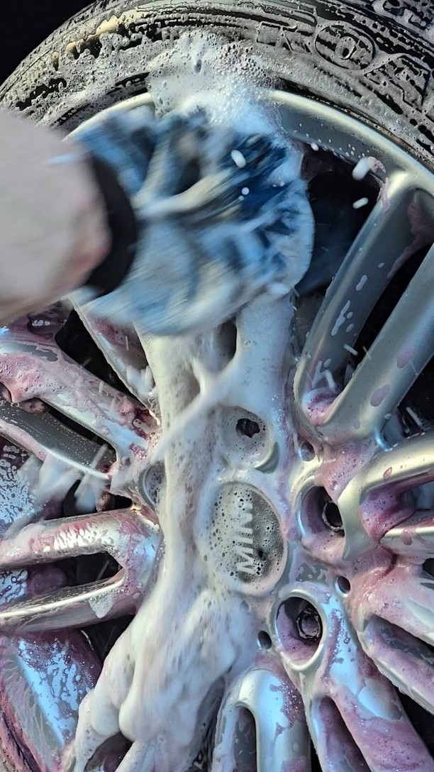 No wheels are can stay dirty when Next Gen is around
I believe that it doesn't matter how clean your car is, if the wheels aren't spotless then your car isn't clean. So all wheels and tyres get a thorough clean and decon to ensure they look there very best
#deepclean #mobiledetailing #aberdeenshire #wheelcleaning #mobilevaleting #dayswork
