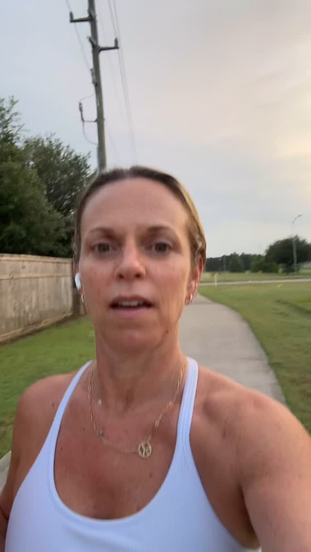 Shifting my perspective on everyday things allowed me to see them in a different light with more beauty and awe. So it made me think, what else might we be passing every day that could inspire awe? For me, it was the sunrise.
#beinawe #findthepositiveeveryday #positivity #sunrise