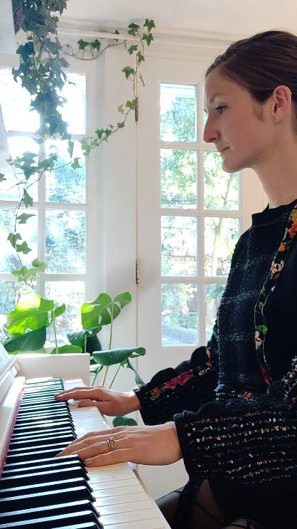 Songs for my brothers: "Bright Eyes" for MOH and "The Seeker" for PJH. If you would like to hear more, you can find the whole songs at the link in bio. I hope hearing my humble music making is somehow useful to you today, and regardless I send my love and encouragement and whatever other vibes you might need!
#thankfulforthemusic