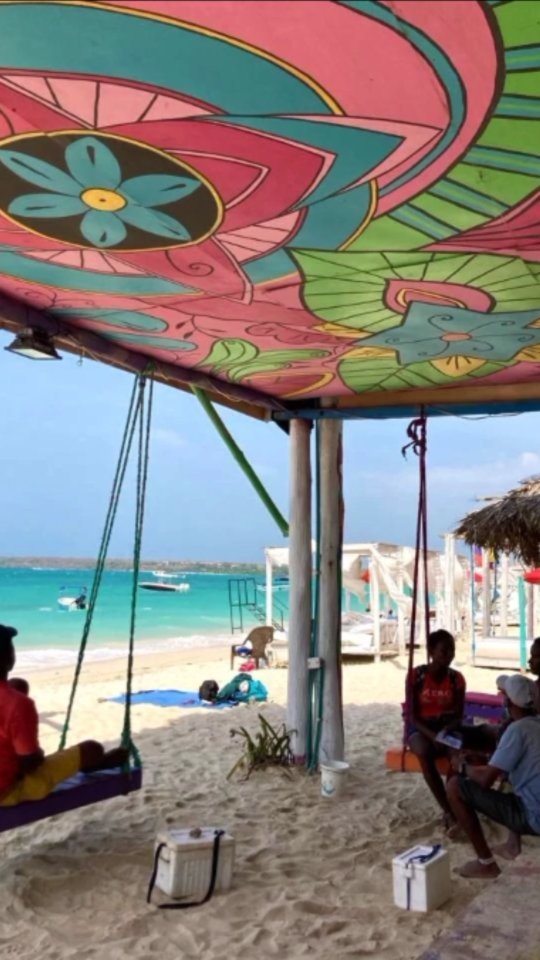 Cartagena 🇨🇴 a city with a #bloomwithcolors 🌈
Colombia, el peligro esta en querer quedarse❤️