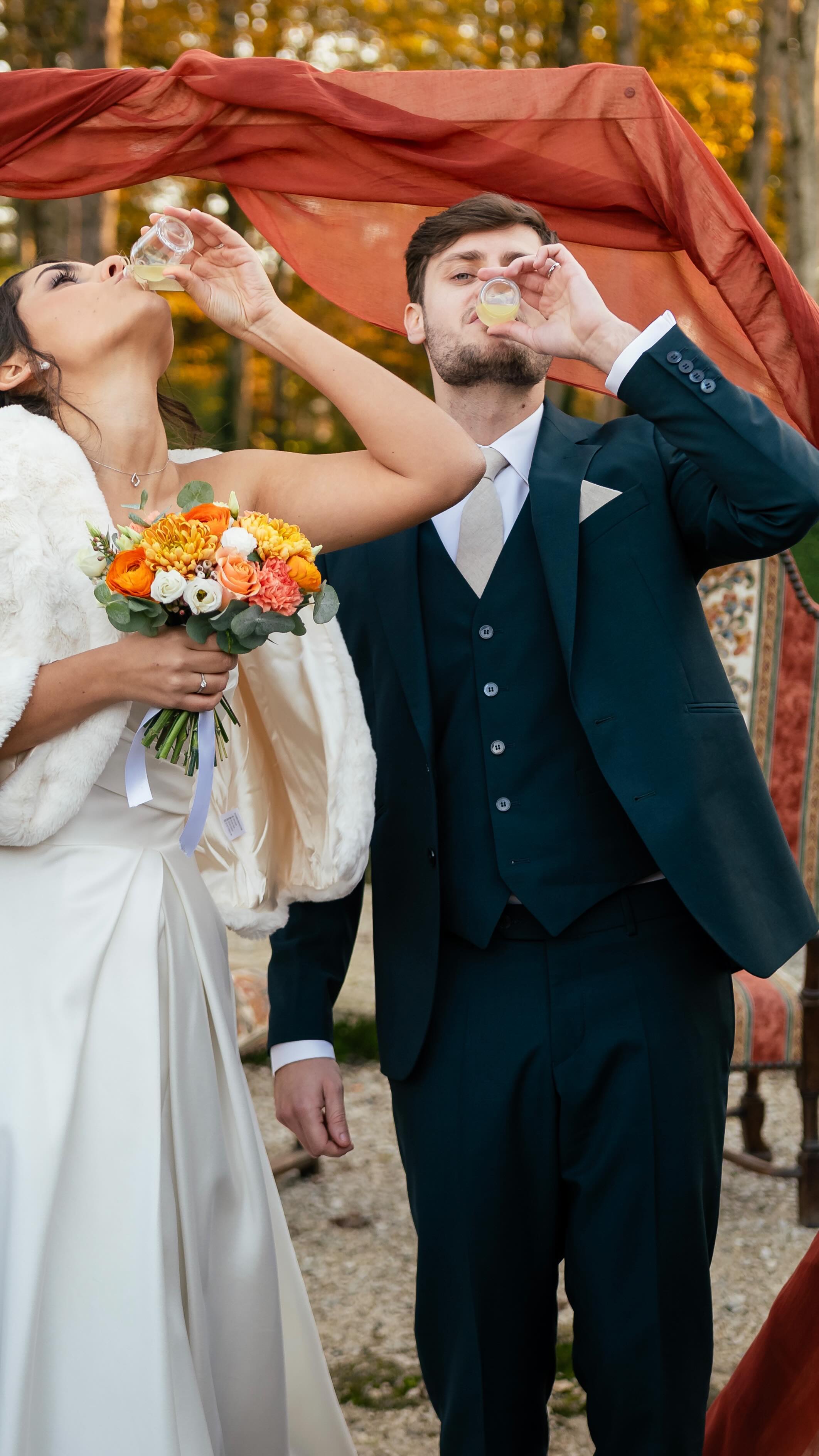 ✨Mariage de Alexia & Jimmy
Installation de notre bar à cocktails mobile pour célébrer l’amour de Alexia et Jimmy ! 💍❤️
Une prestation sur-mesure pour le vin d’honneur, avec des cocktails signature qui ont enchanté les invités tout au long de cette journée magique 🍹
« L’abus d’alcool est dangereux pour la santé, à consommer avec modération. »
📸 @axelcontest
🏰 @domaine_de_la_chartrogniere
🎶 @karamelis_officiel
👰 @alxiaptm
#MariageÉlégant #CocktailsSignature #BarMobile #VinDHonneur #SoiréeDansante #AmourEtCocktails #TendanceMariage #JournéeInoubliable #Mariage2025 #mariage2026 #CocktailsChic #LoveStory #BarÀCocktails #FêteDeLAmour