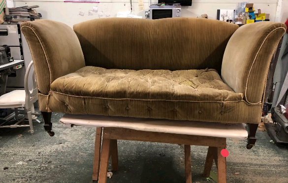 New traditional sprung seat and upholstered double drop arm sofa! #interiordesign #home #furniture #suffolk #uk #decor #sunday #sundayfunday #newyeareve #happynewyear