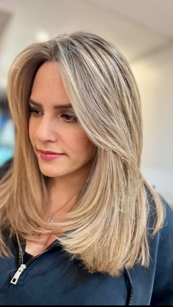 Oops… we did it again! 🎶✨
Another flawless layered haircut & highlights /AirTouch transformation—because great hair never goes outof style! 💁🏼♀️🔥
Ready for your own hair glow-up? Book now and let’s make magic happen! 💫
💬 Drop a ❤ if you love this look! Tag a friend who NEEDS a refresh!
#OopsWeDidItAgain #HairGoals #BalayageMagic #AirTouch #HairTransformation #SalonVibes
#BlondeBombshell #TorontoHair #SalonGlowUp #TrendingNow #VerbSalon #highlights #layerhaircut #airtouch