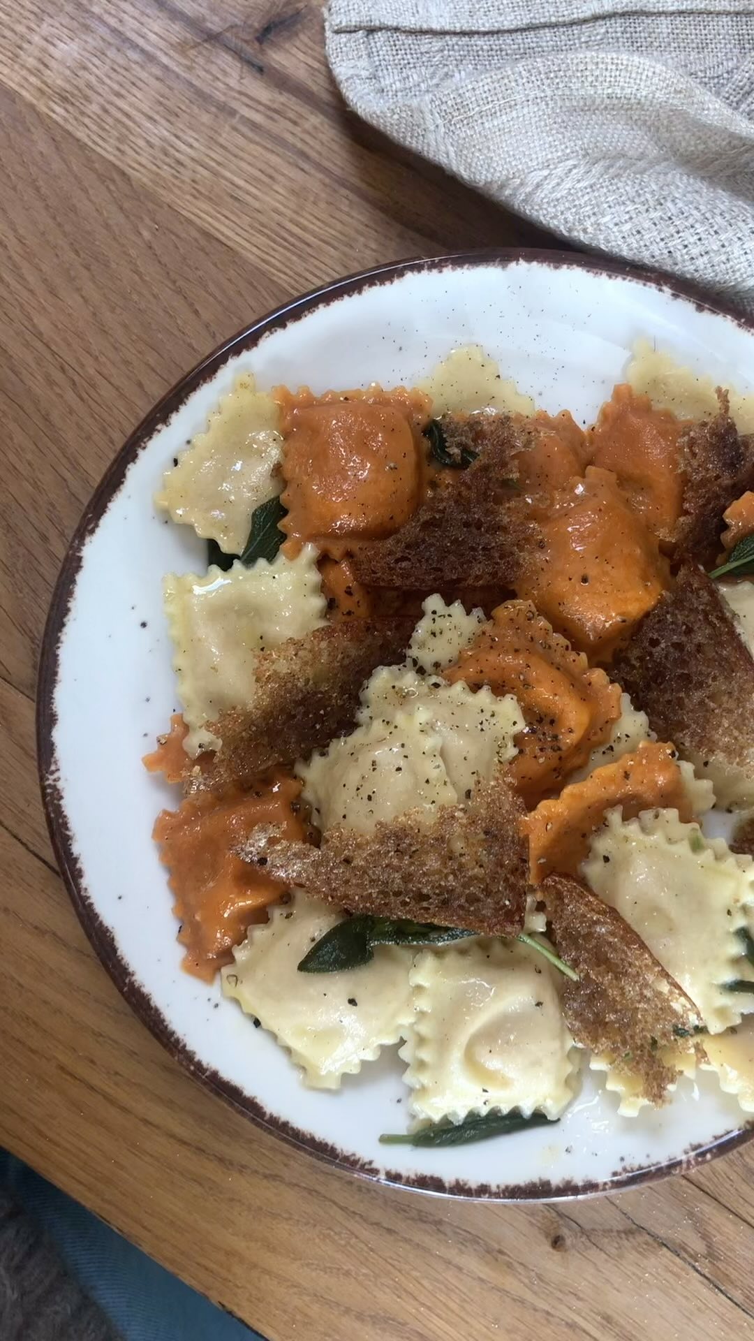Homemade ravioli bicolore with a delicious butternut squash filling. Just posted the recipe a few days ago, but this time used a ravioli mold for these perfectly shaped pasta parcels. Do you prefer to handshape or mold the ravioli?
•
•
•
•
•
#freshpasta #pastafresca #homemadepasta #pastalovers #foodie #eattheworld #foodforthesoul #goodmoodfood #pastalover #feedfeed #italiancooking #onmytable #girlswithgluten #chosepasta #foryoupage #explore #workshop #pastatools #italiantools #brasspastatools #madeinitaly