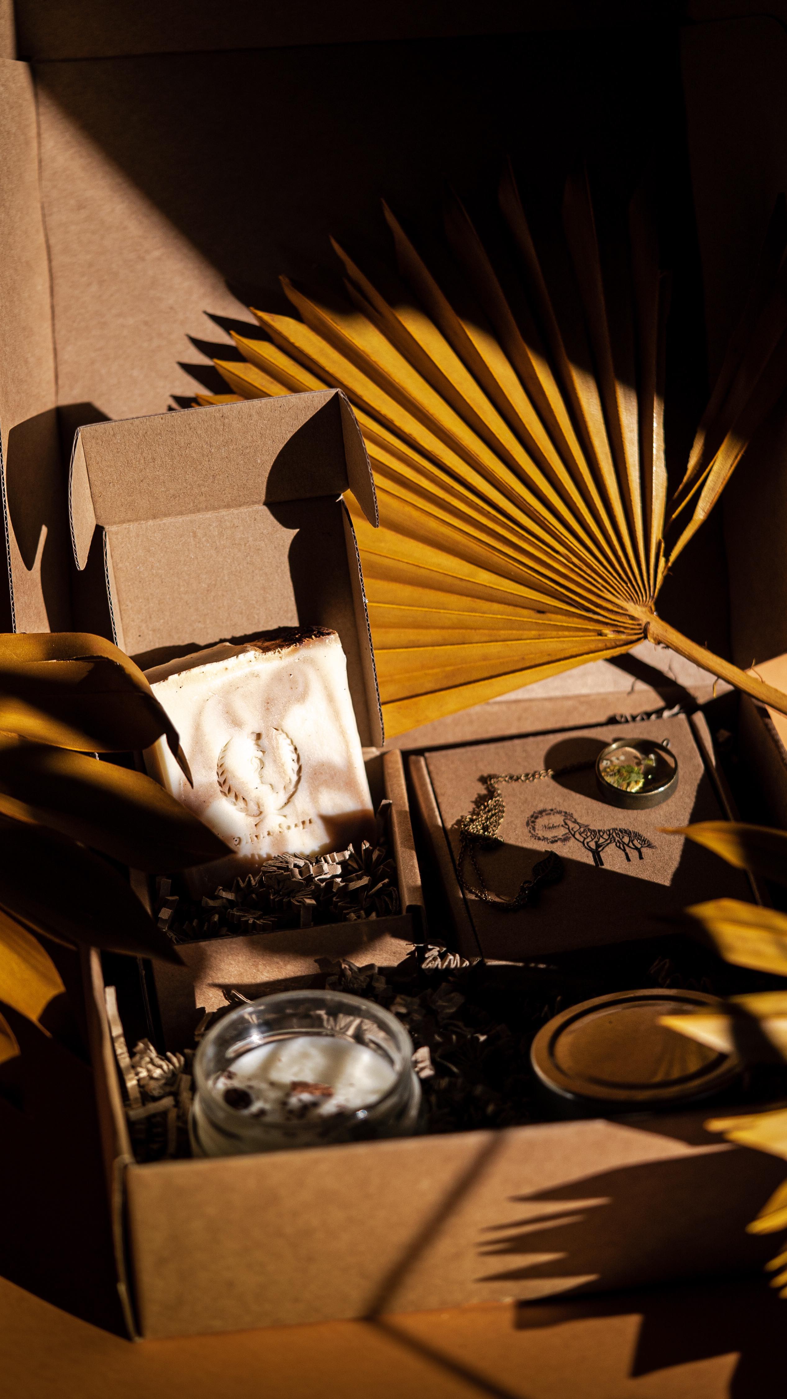 La box d’Autunno 🤎
.
.
@thescentedgardendesign
@nakei_boutique