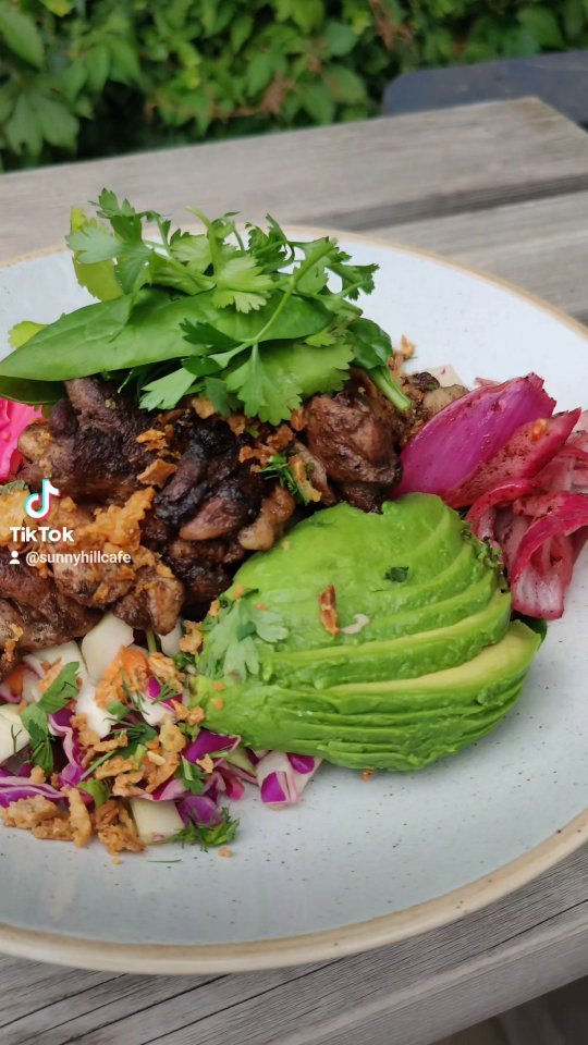 New salad on our specials: Grilled Chicken Salad π¨πΌβπ³βοΈ
#fyp #summer #sunnyhillcafe #healthyeats #foodblog #foodies #salad #londoncafes