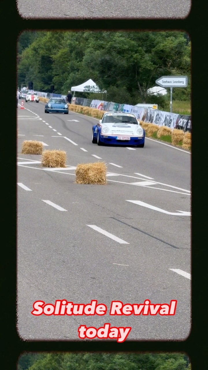 … we did a little stop-over at the #SolitudeRevival today - nice vintage car & motorcycle vibes!
#vintagecars #racecars #carporn #vintagemotorcycle #petrolheads #solituderacetrack #vibtageracing