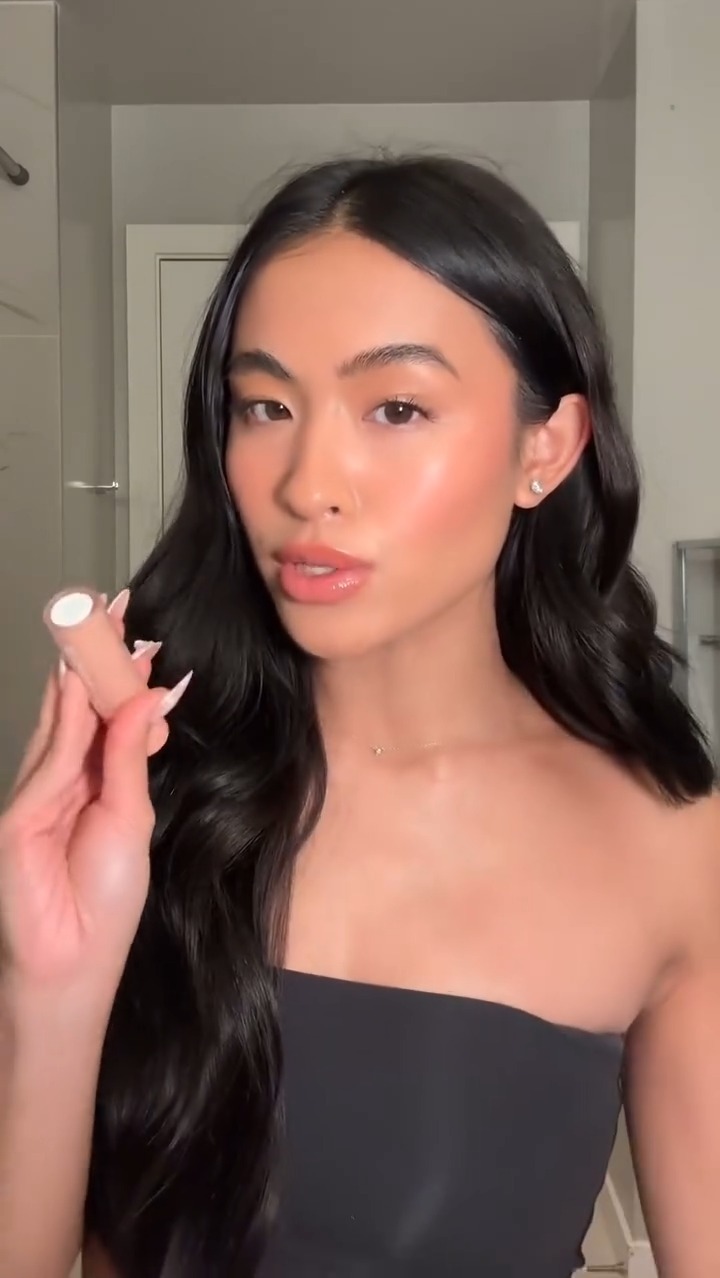 Glowing in a snap! ✨ Watch @roshelleflores_ make the @morphebrushes 163 brush work its magic—bringing out a soft, dreamy finish with every swipe.
#MorpheMagic #GlowySkin #MakeupTutorial