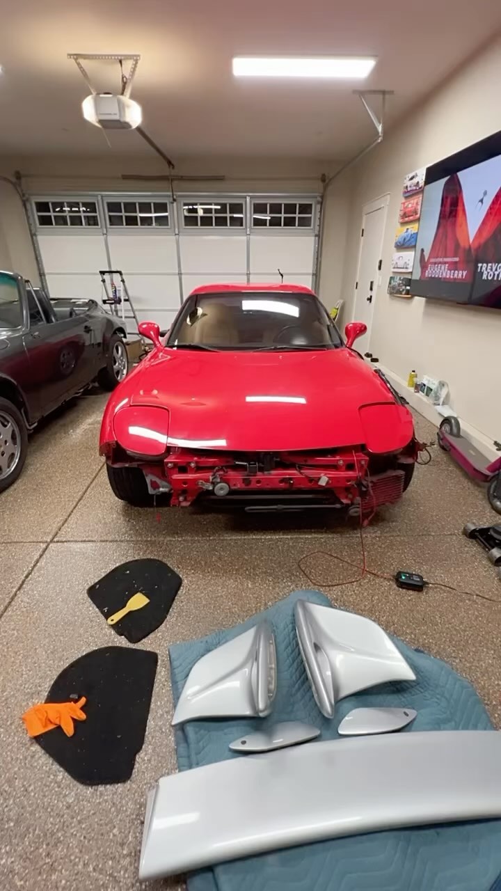 Finally worked on this one. Felt good to take it apart. It was so dirty inside and I need to prep it for a wrap.
#levelupclassics #rx7 #fds #mazda #porsche #911 #964