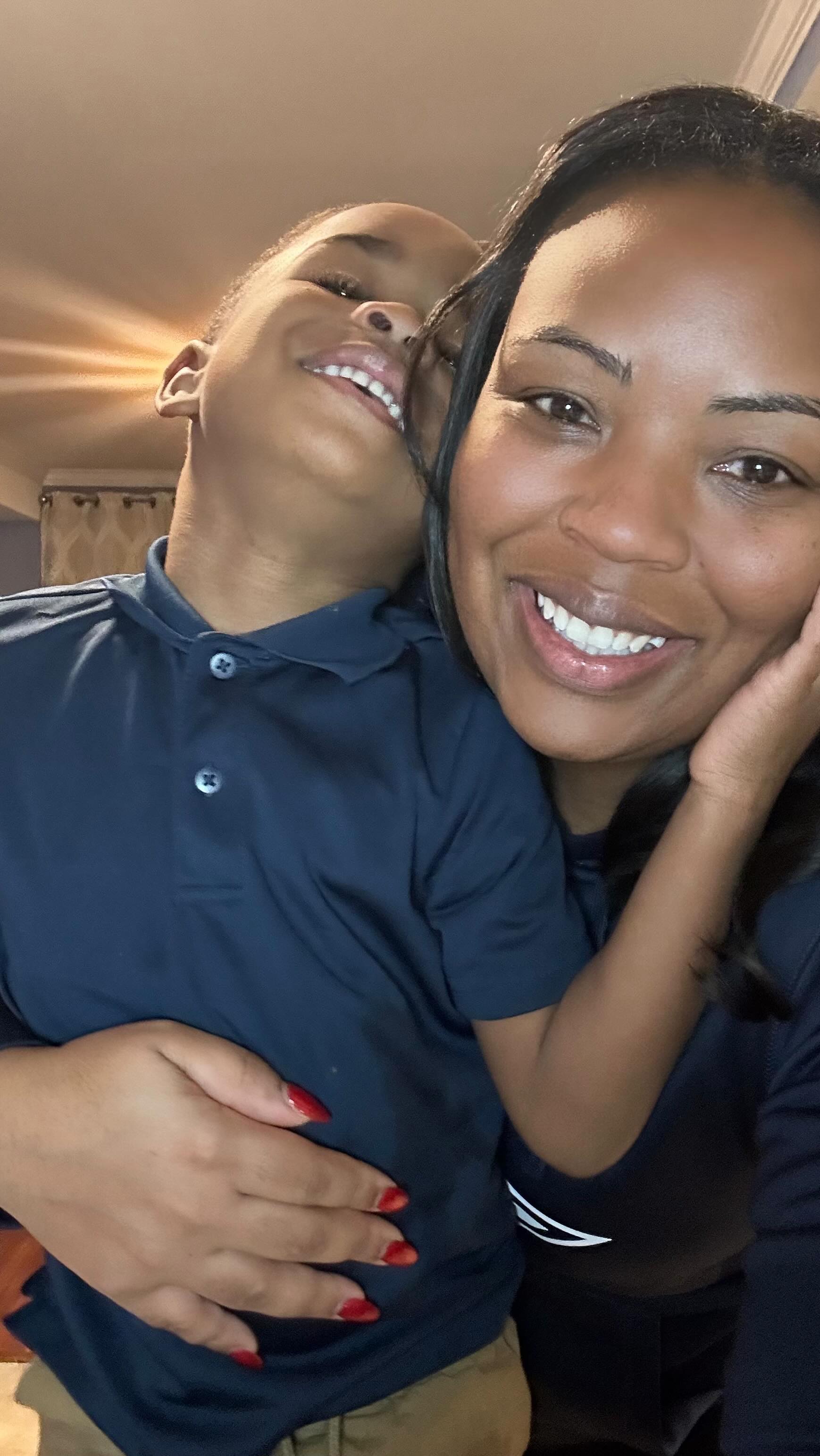 Camden wanted popsicles… in the Winter… why not 🤷🏾♀️
Vitamin C popsicles for the win 🙌🏽
#familyrecipes #blackfamily #boymom #kidsthatcook #vitaminc #aldifinds #finemotorskills #childdevelopment #kidactivities