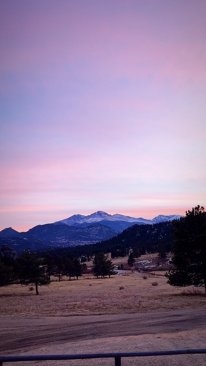 We’re expecting a bit more snow out there this week! Everyone stay safe and warm!
#macgregorranch #estespark #estesparkcolorado #coloradoranch #coloradohomestead #historichomestead #nationalregisterofhistoricplaces #ranchlife #historicsite