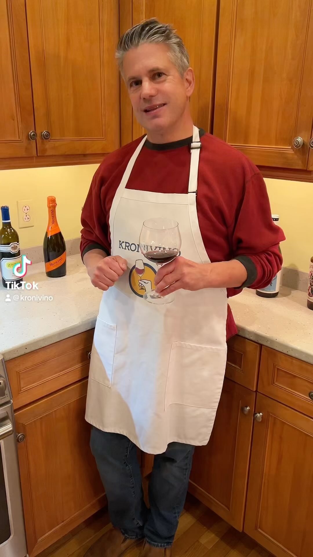 Malbec (Sip Clip #33) - A perfect wine to pair with a spicy, Andouille-sausage based pasta dish. Cheers! #kronivino #malbec #argentinawine #winetasting #wineandfoodpairing #redwine #bordeaux #winelover