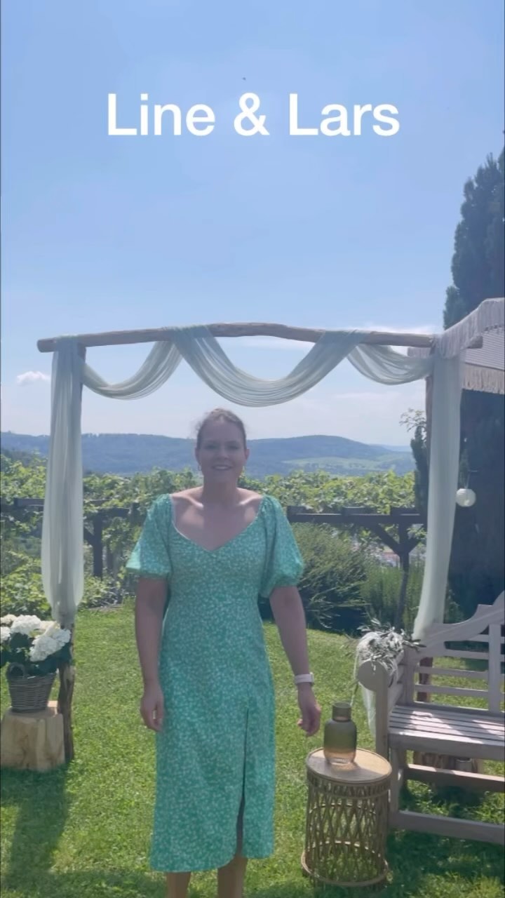 Was für eine Aussicht von der @aussichtburg bei 30 Grad im Schatten und Sonne ☀️ satt waren alle froh um ihre Fächer 🪭 musikalisch begleitet von Laura und Fotos von @dennisschmid_photography - es hat mir viel Freude bereitet! Habt noch eine tolle Feier! 🥳 Musik: Illuminate You
Musiker: Weary Eyes
Url: https://icons8.com/music/