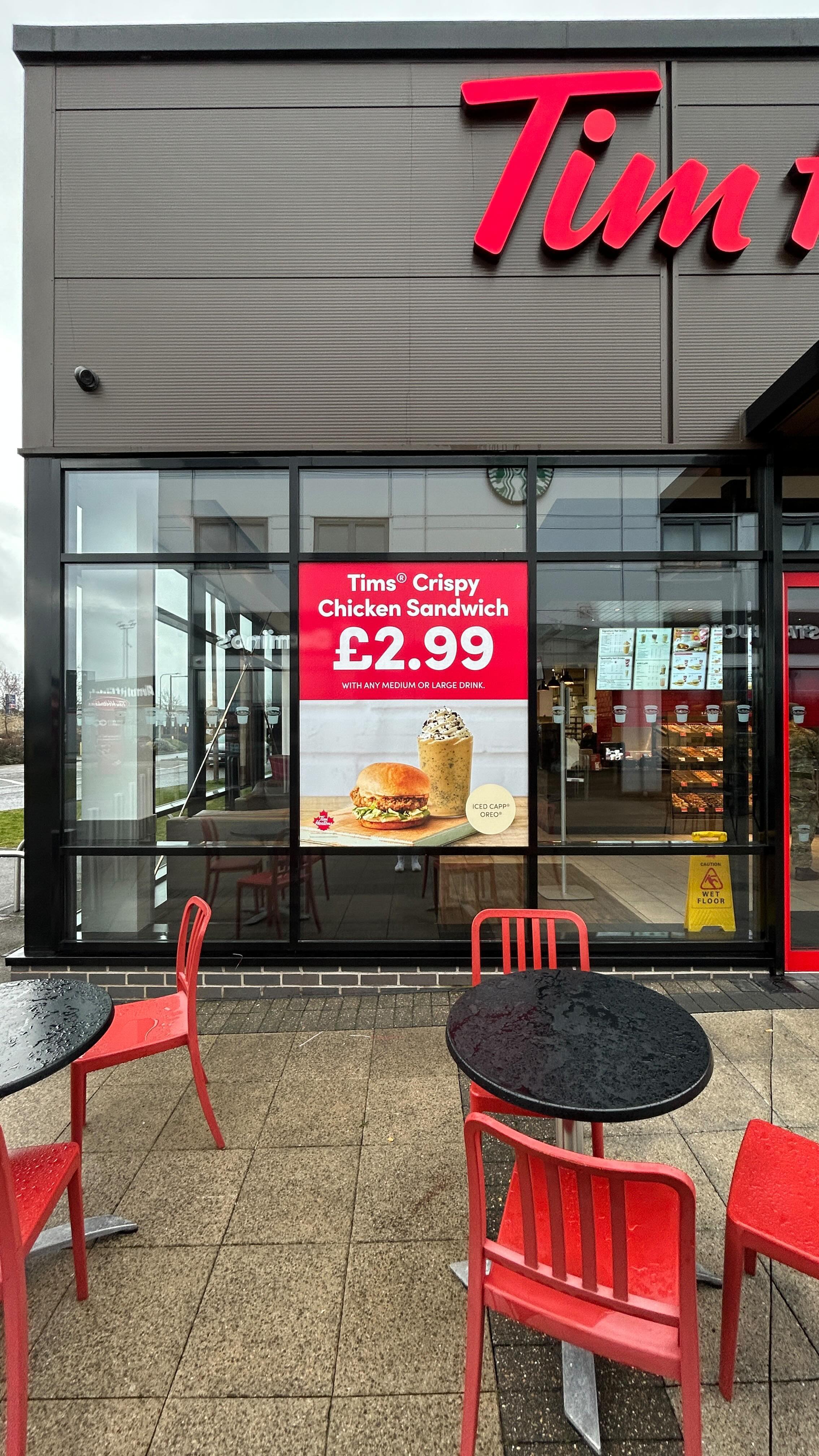 Hungry now? 🍔🍟🐔
VARIOUS X @timhortonsuk
- Window vinyls & creative support
#TimHortons #Cheeseburger #CrispyChicken #WindowVinyls #VariousDesigns
