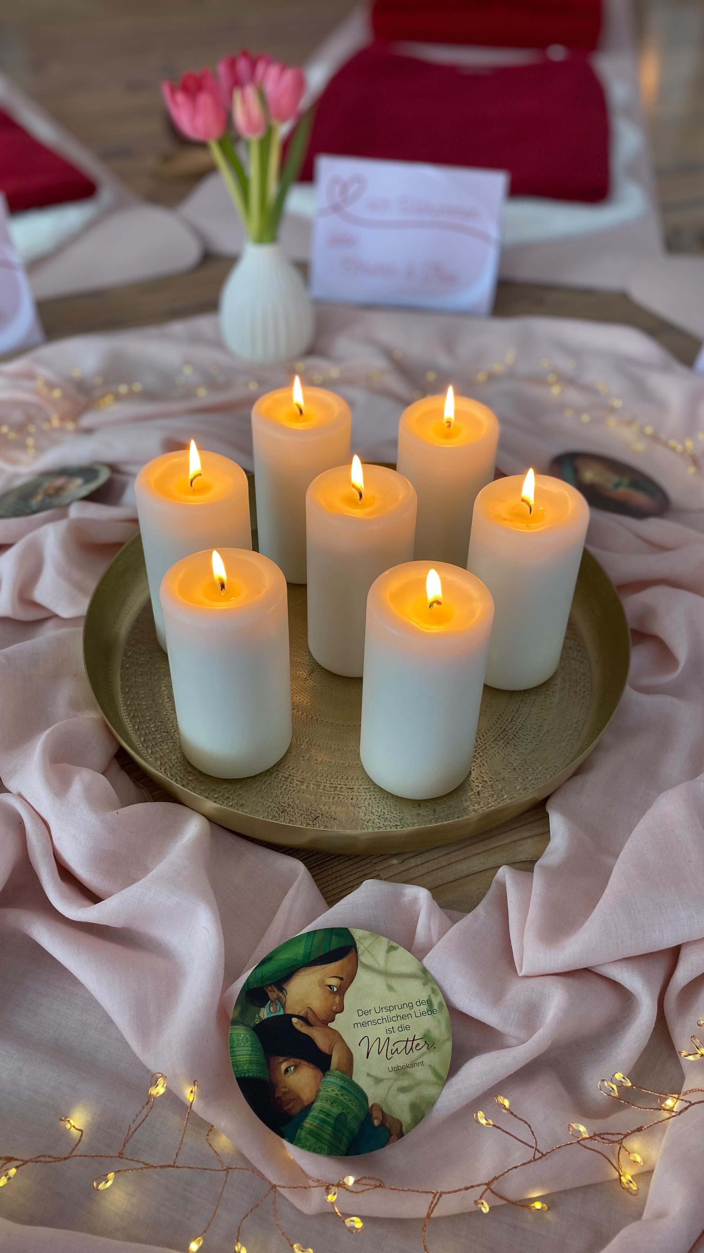 Kleiner Einblick in den Babymassage Kurs im @familienraum.coburg
Nähre Dein Kind durch LIEBE, Geborgenheit & Aufmerksamkeit ♥️
Bei der Babymassage wir das Urvertrauen und die Eltern-Kind-Bindung nachhaltig gestärkt. Du lernst die Botschaften Deines Babys bewusst wahr zu nehmen und kannst Dein Kind somit achtsamer in den jeweiligen Entwicklungsphasen begleiten.
Ich zeige Dir, wie Du durch sanfte Stimulation bestimmter Akupressur Punkte Dein Baby während der Zahnentwicklung und auch bei Bauchschmerzen oder schmerzhaften Blähungen unterstützen kannst.
Die Funktion der Körperorgane wird angeregt und gekräftigt.
Die Babymassage wirkt stärkend auf die Rückenmuskulatur und beeinflusst die Wirbelsäule und den Körperbau. Muskeln werden entspannt und Verkrampfungen werden sanft gelöst.
Der Kurs ist für alle Kinder ab Geburt an geeignet.
Ich freue mich, Dich und Dein Baby in meinem Babymassage Kurs begrüßen & kennenlernen zu dürfen
Alles Liebe
Deine Ingrid
#babymassagekurs #baby #coburg #ayurveda #elternkindkurs #achtsam #doula #schwanger #geburt #massage #mutterkindliebe #mutterkindbindung