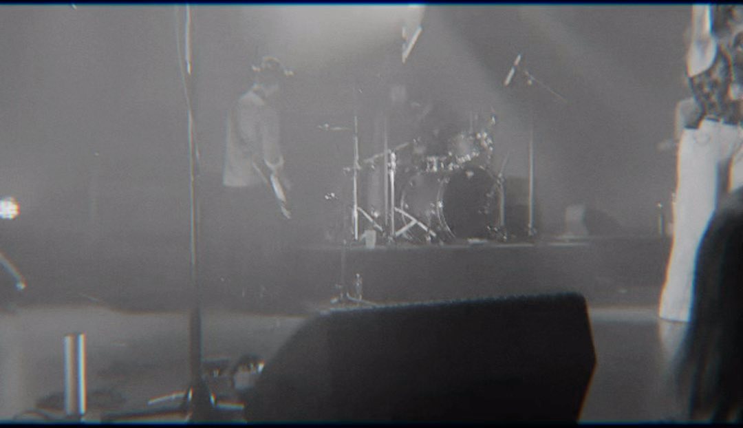 ⚡️« Girl » live au @quaim_lrsy ⚡️
Le titre sera dispo sur notre 1er vinyle édition très limitée (également en écoute sur les plateformes). Passe nous voir en live pour le précommander ou envoi nous un DM
🎁 1 morceau en avant-première pour toute précommande
🗓 Prochain concert le 11/08 au @rocksea_live 🤘🏼🔥
.
.
.
.
.
.
.
.
.
.
#rock #livemusic #onstage #morewomanonstage #vinyle #rpop #festivalrpop #quaim #scene #bandofinstagram #rocknroll #singergirl