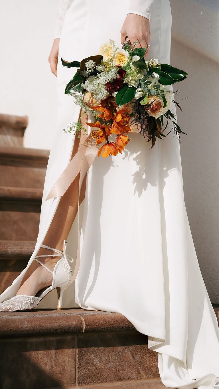 May your day be as beautiful as your bouquet 💐
.
.
Photo: @taushaleannphotography
Planning: @poppylaneevents_st.george
Design+Decor+Florals: @poppylaneevents_st.george
.
.
#stgeorgeweddingplanner #poppylaneeventsstgeorge
#southernutahweddingplanner#zionwedding #bouquet#utahweddingplanner