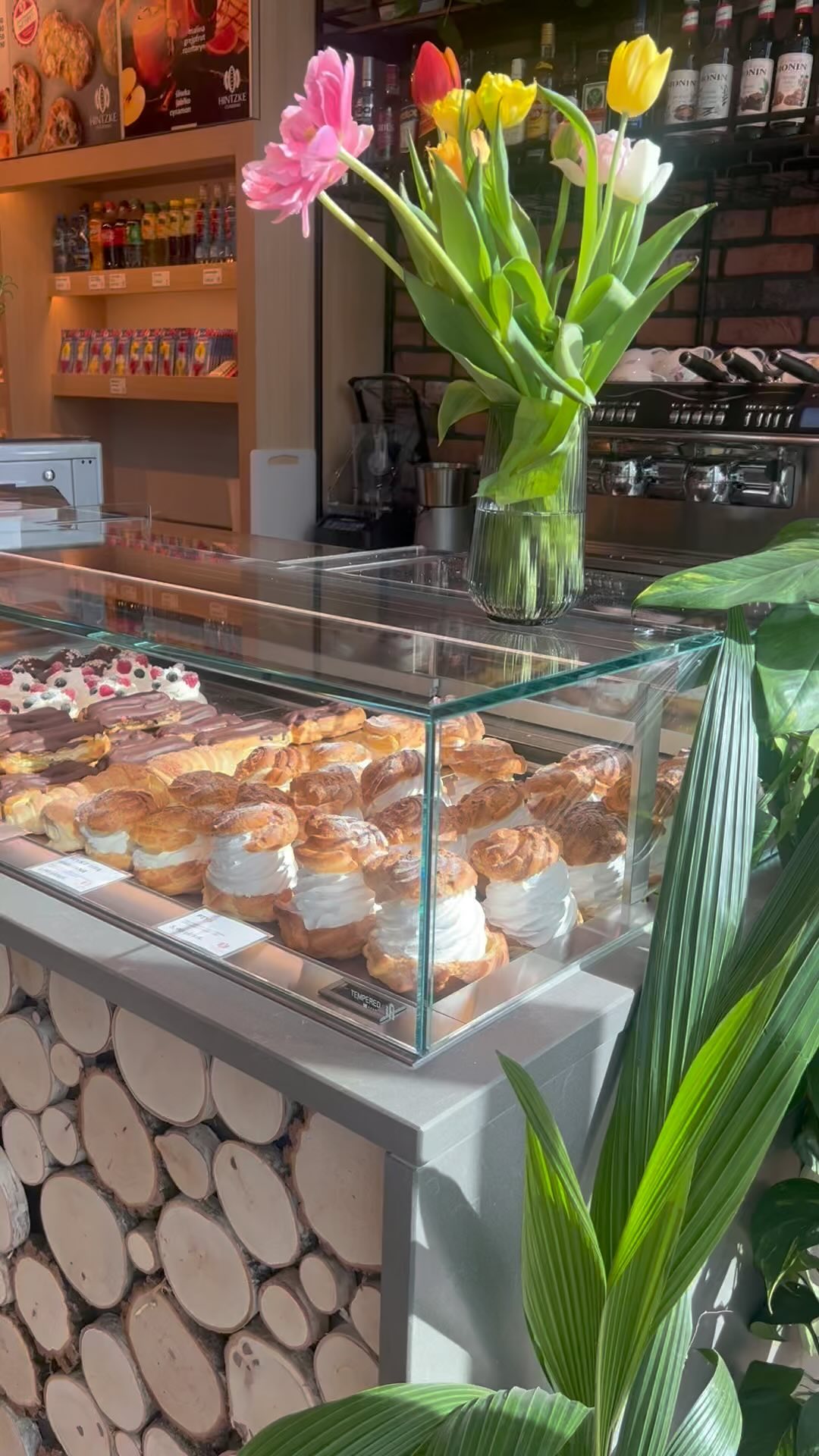 Jesteśmy gotowi na słodką niedzielę! Kawa, ciasto, gofry? Mamy wszytko! Zapraszamy!☀️☀️☀️☀️