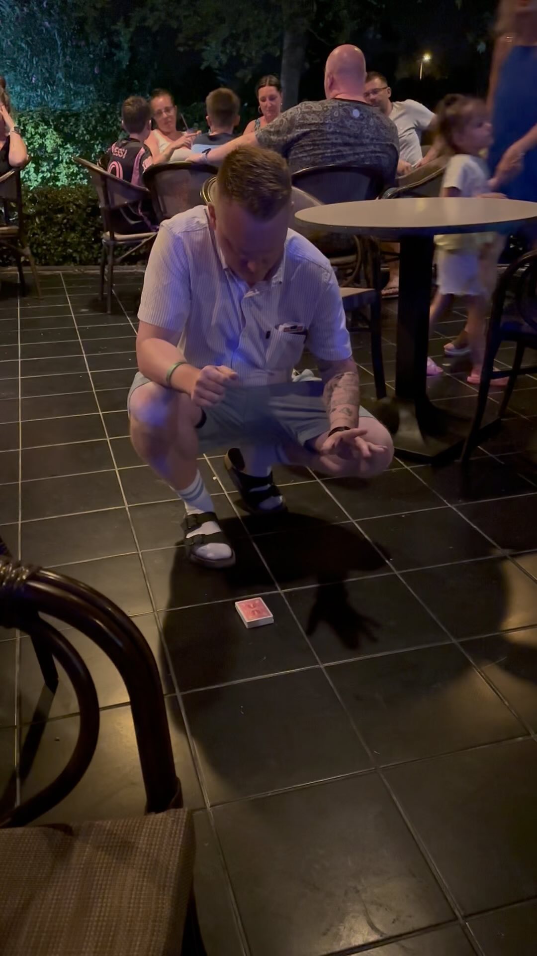 Socks and sandals, a beer belly and a pack of cards. Seems the magic works just as good in Turkey 😅 @_gurkanerkan