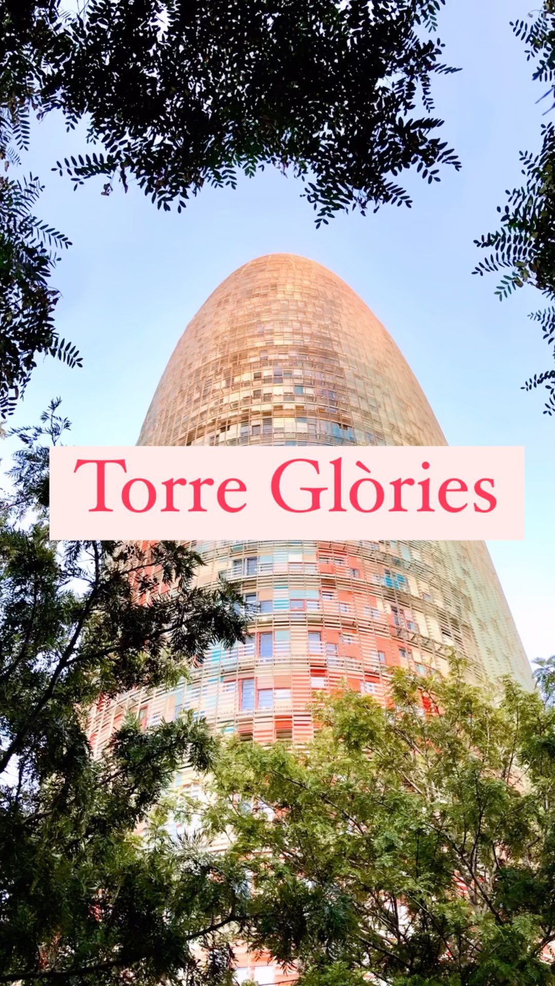Ga naar Torre Glòries voor één van de mooiste uitzichten over Barcelona!