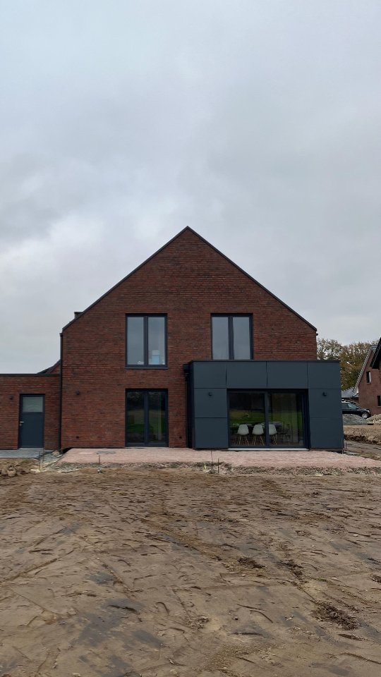 Ein wunderschönes Einfamilienhaus ist entstanden, und ich liebe jedes Detail😍 vielen Dank, dass ich euch hier bei der Grundrissplanung unterstützen durfte und eure Bilder hier zeigen darf 🤩
#grundrissliebe #hausbau #Klinker #visualisierung #Realität #planung #grundriss #Grundrissplanung #Haus #hausinspiration #Baublog #Einfamilienhaus #neubau #Satteldach #Haus #myhousebeautiful