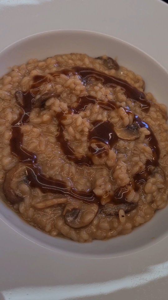 Cosa c'è meglio di un bel risotto con i funghi in questo periodo dell'anno? Beh semplice: un bel risotto con i funghi perfetto anche per i diabetici 🍄👌🏻 #risotondo #bassoindiceglicemico
.
.
.
#food #foodporn #instafood #instapic #amazing #instagood #dinner #lunch #fresh #tasty #food #delicious #eating #foodpic #foodpics #eat #hungry #foodgasm #like #riso #risotto