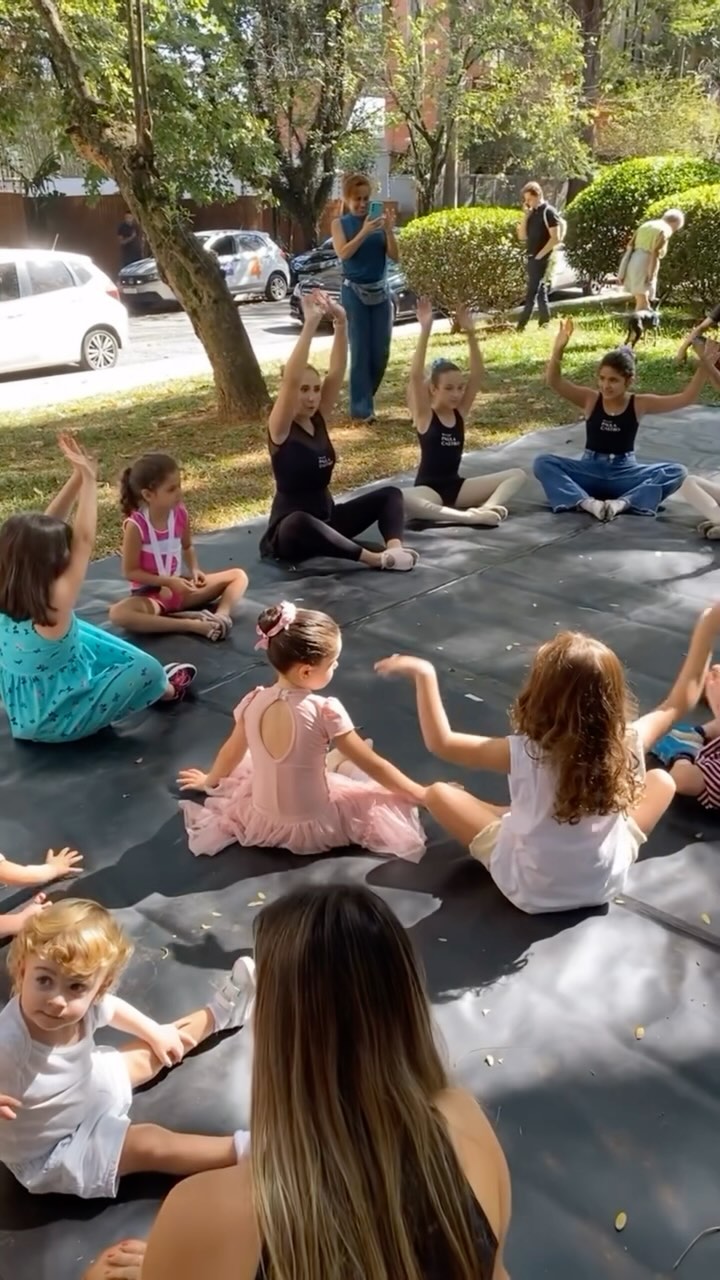 🌟 Queridos amigos do Real Parque! 🌟
Queremos expressar nossa imensa gratidão a todos que se juntaram a nós no evento do Dia das Mães. Foi uma manhã cheia de amor, celebração e conexão comunitária, e isso não teria sido possível sem a participação e apoio de cada um de vocês.
Um agradecimento especial aos nossos apoiadores e parceiros incríveis:
• Ballet Paula Castro: Por suas belas performances e dedicação em encantar nossos corações com a arte do ballet. @balletpaulacastro
• Focinhos Faceiros: Por sua generosidade em fornecer cuidados e amor aos nossos amiguinhos de quatro patas. @petshopfocinhosfaceiros
• Go Back Moda Feminina: Por suas peças elegantes e por ajudar a tornar nosso evento ainda mais especial. @goback_modafeminina
• Studio Coco: Por compartilhar sua criatividade e talento conosco. @studiococobowls
• Espaço Noah: Por sua contribuição para tornar nosso evento ainda mais memorável. @espaconoah
• Bienal dos Pães: Por proporcionar delícias frescas e saborosas para todos desfrutarem. @emporio_bienal_morumbi
• Titan Criativo: Por sua contribuição para tornar nosso evento ainda mais memorável. @titancriativo
• Kika Lerner: Por seus brindes incríveis e por espalhar alegria entre os presentes. @kaza_trio
• Dog Nutrition: Por fornecer alimentos de qualidade para nossos amiguinhos peludos. @an.dognutrition
• Kokedama: Por trazer um toque de natureza e beleza ao nosso evento. @milfolhaskokedamas
• Sushi Real: Por suas delícias japonesas que encantaram o paladar de todos os presentes. @sushi.real
E um agradecimento especial à Subprefeitura do Butantã por seu contínuo apoio e parceria. Sua presença e suporte são inestimáveis para nossa comunidade. @subprefeiturabutanta
Agradecemos do fundo de nossos corações por seu apoio e generosidade. Vocês fazem a diferença em nossa comunidade e estamos profundamente gratos por tê-los ao nosso lado.
Com carinho,
Equipe Real Parque Melhor 🌳💖