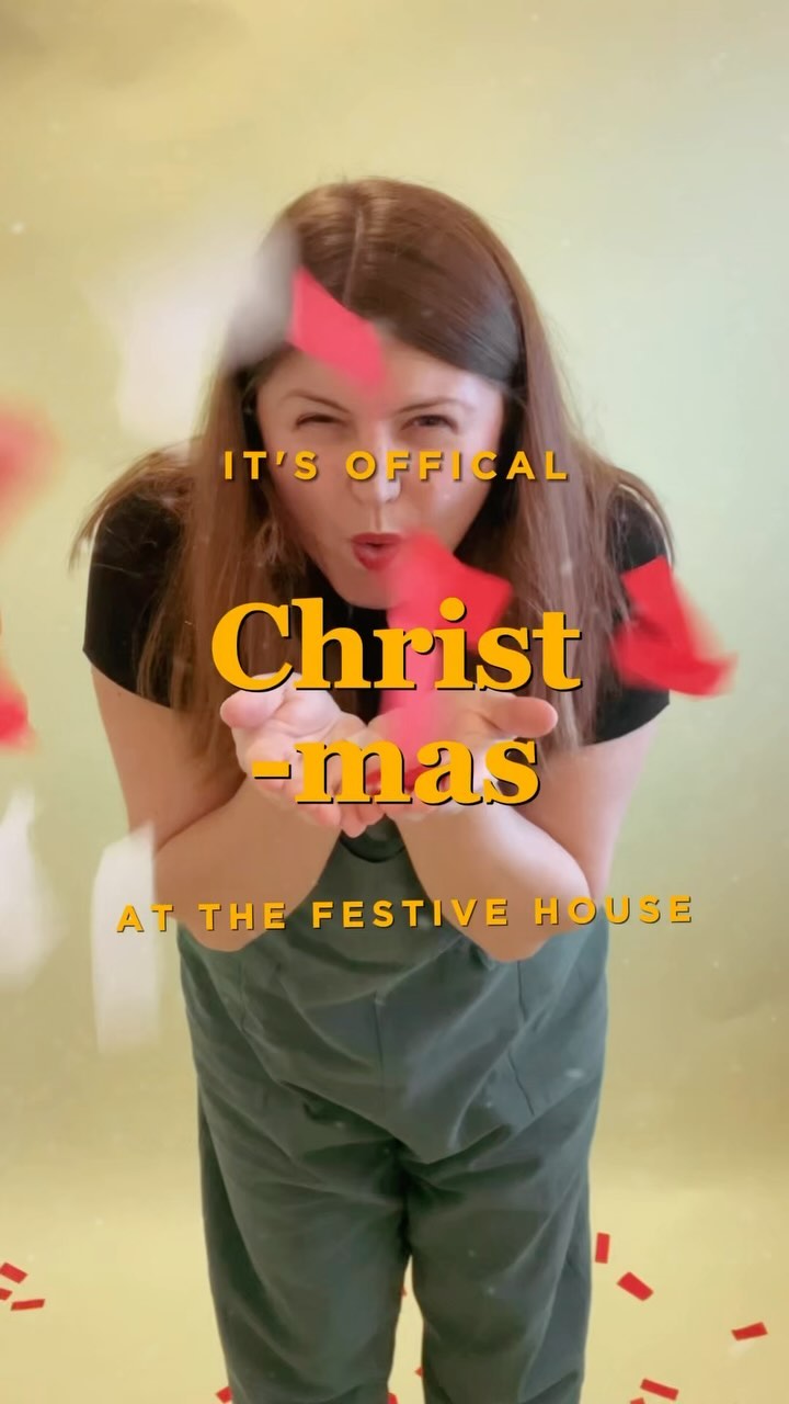 Come see us 10-4 today! Enjoy a cupcake, a photo booth and a sweet small Christmas shop!
#christmasshop #christmasopenhouse #festivehousechristmas