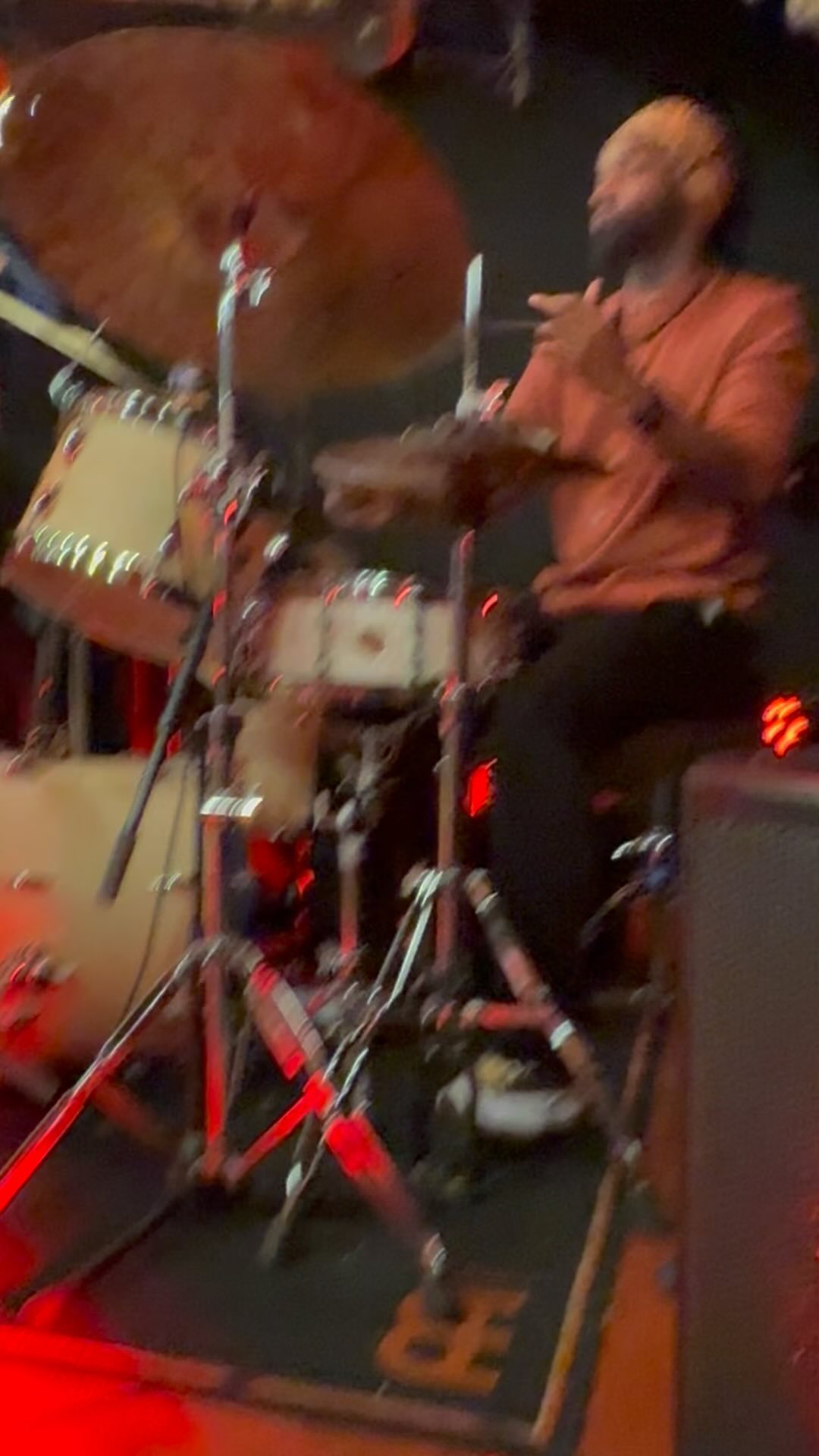 Merci Idriss Boudrioua d’avoir fait ce concert monstrueux au Hot Club Jazz à Lyon avec Zazadesiderio, tu nous a amené dans ton monde de musique et bienveillance bravo 👏#zazadesiderio www.lhommederio.fr #riodejaneiro #joiedevivre #amitié #favela #elenao
#lyon #progres #beauté #population #christ #redemption #jeanpaulbelmondo
#beaute #samba #carioca #beaute #carnaval #christ #redemption #corcovado
#enfant #favelas #elephant🐘 #dieux #deus #amour #love #belmondo
#gang @faveladopaulinho #livre #enfance #belmondo