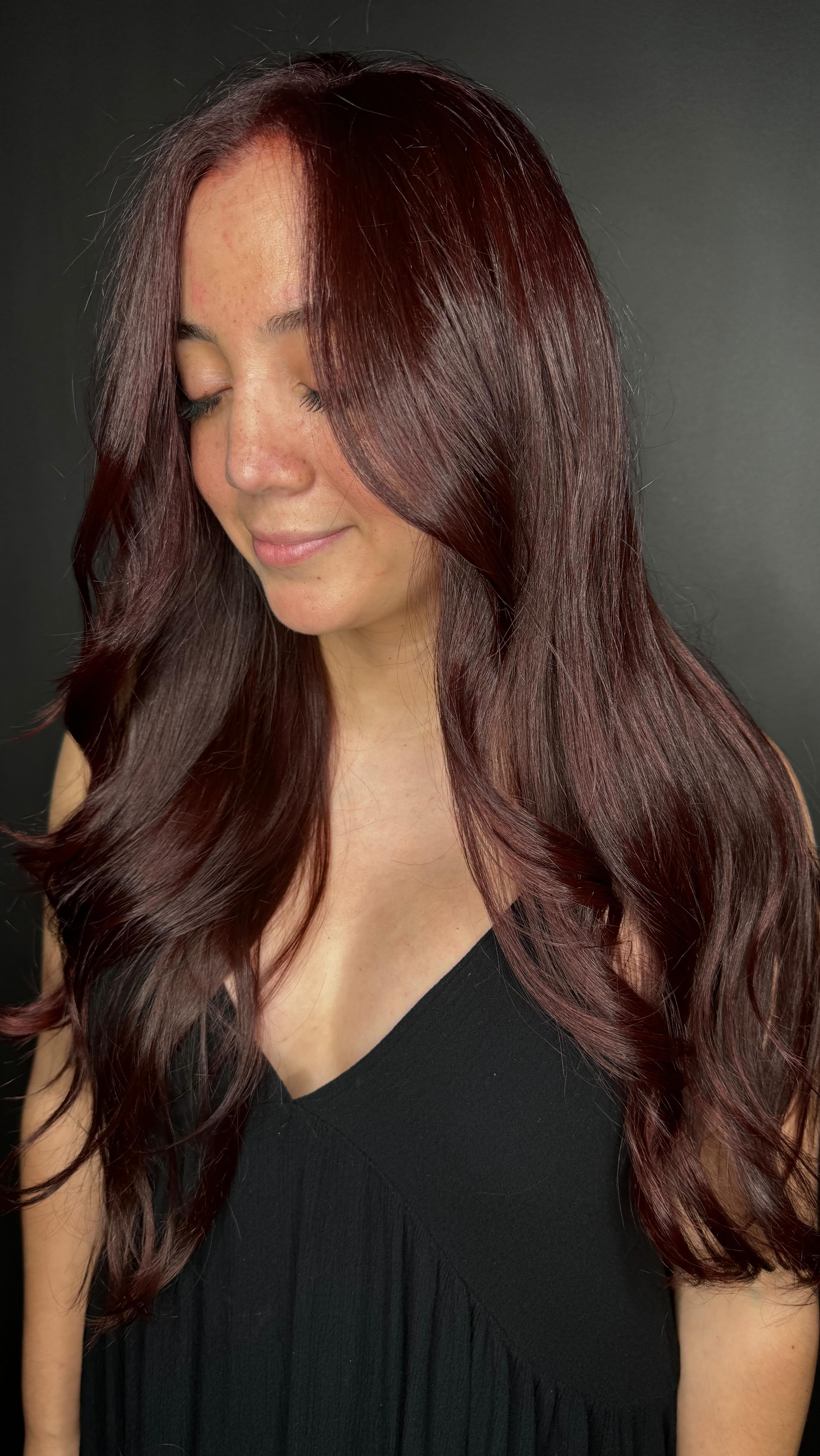 When you took your time and did your homework for the last two years, got your hair, trimmed regularly and did not dye your hair in between the results are stunning😻😻😻 My goal is never too just give you the color you want, but to ensure the health of your hair first there’s no point in doing a hair color if you’re not going to be able to maintain the health of the hair.
Dying the hair from top to bottom is not always the option for everyone. There are different ways to get you to your end result based off of your lifestyle and future maintenance goals or changes.